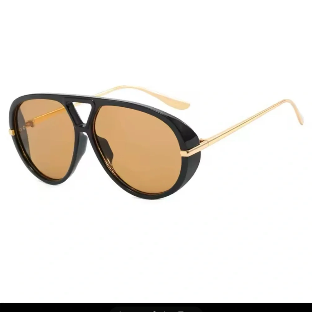 Stylish Black and Gold Aviator Sunglasses